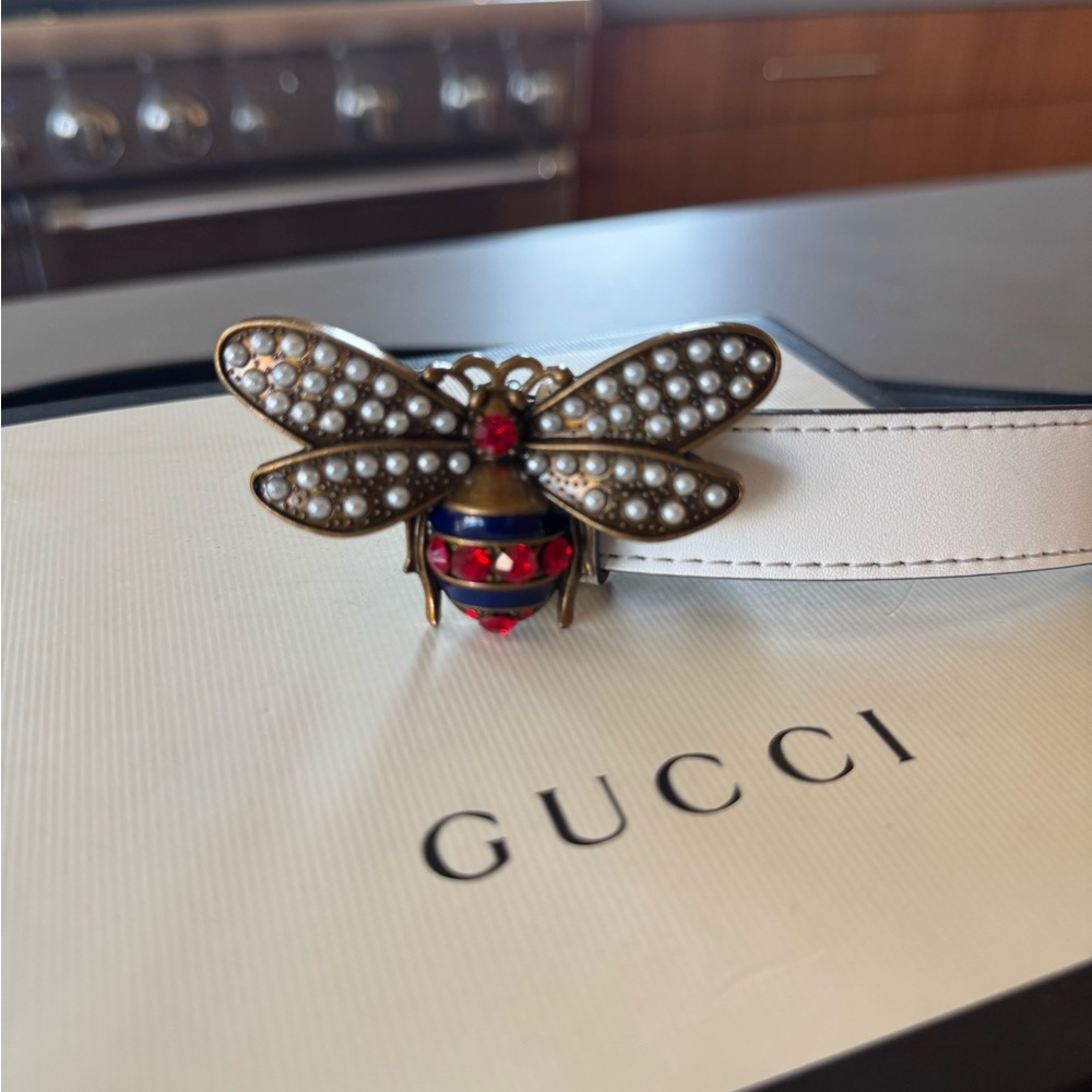✨ Gucci Queen Margaret White Leather Pearl Crystal Bee Buckle Belt